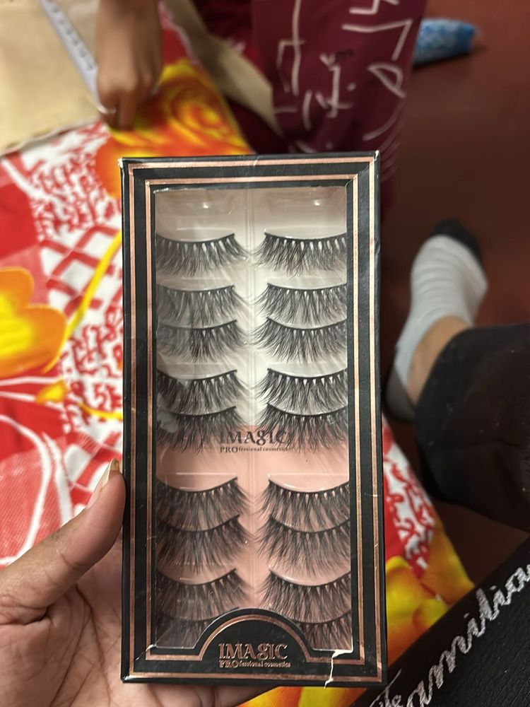 eyelashes