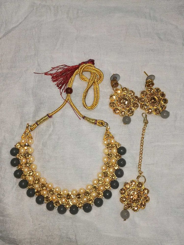 Beautiful Pearl Necklace Set