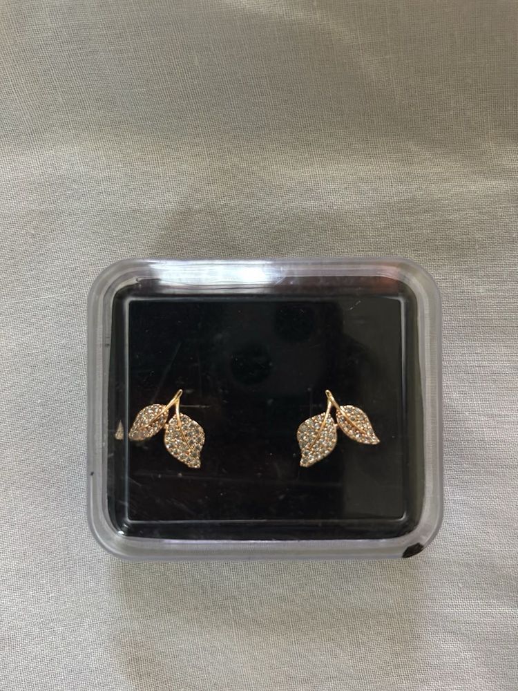 Leaf Design Stud Earrings