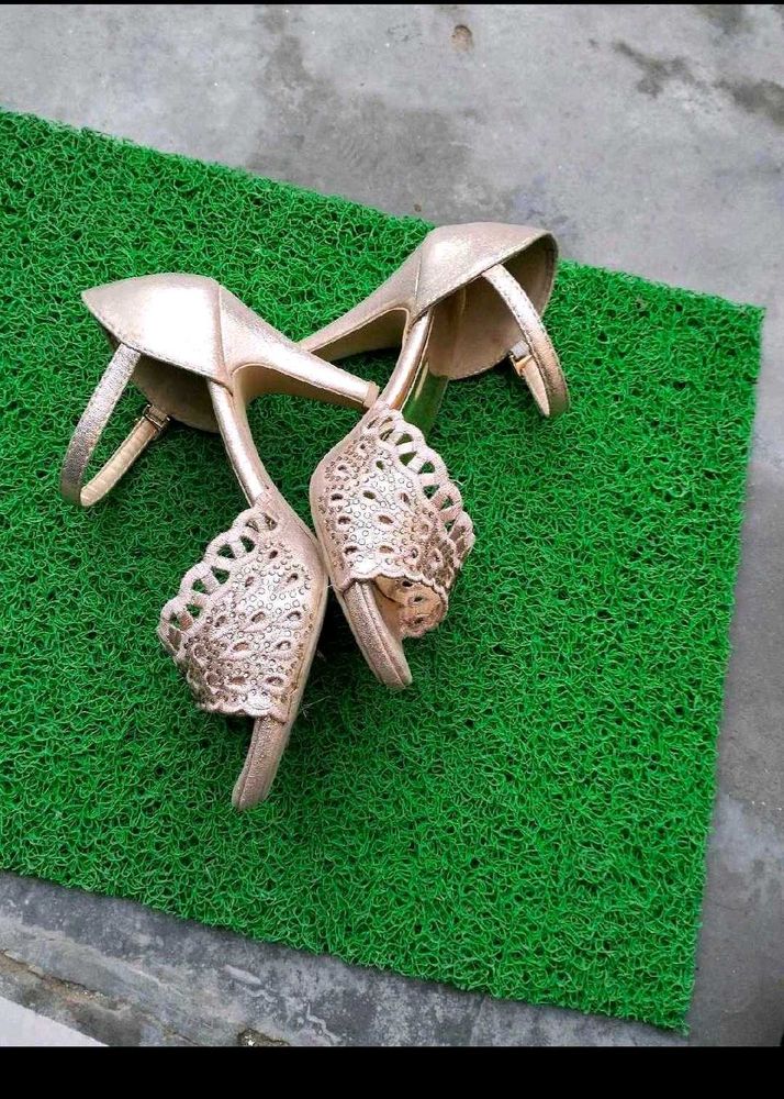 golden heel 👠👠
