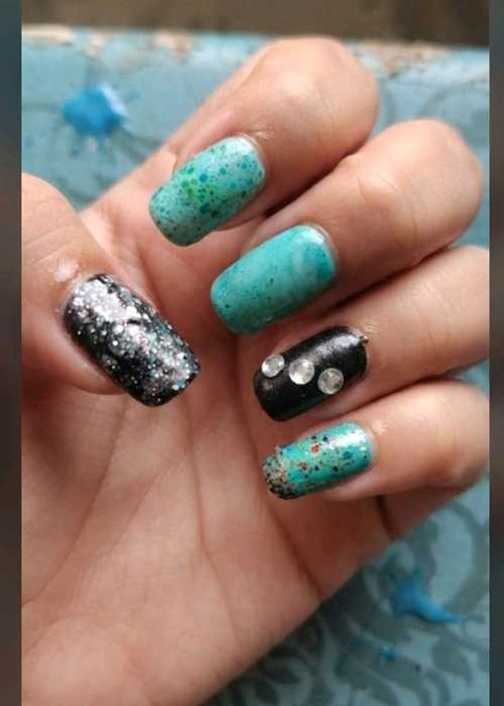 Sparkling &amp; Teal Nail Art