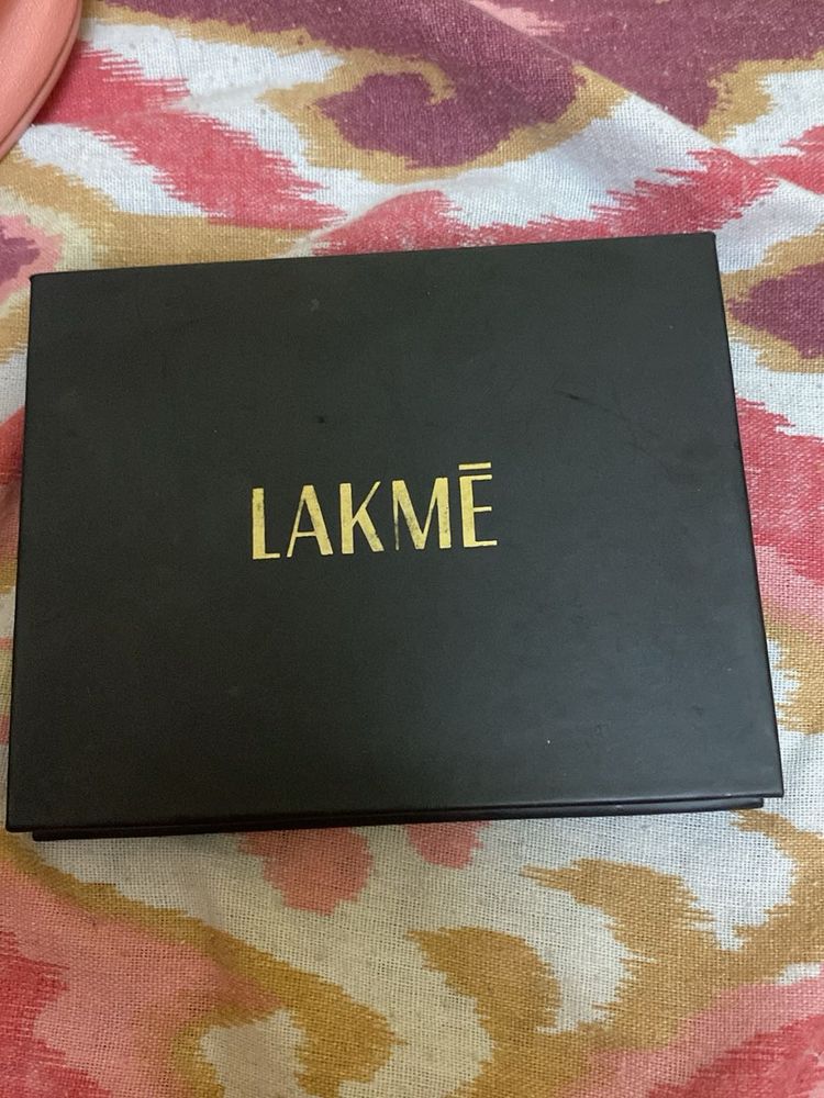 Lakme gliteratti