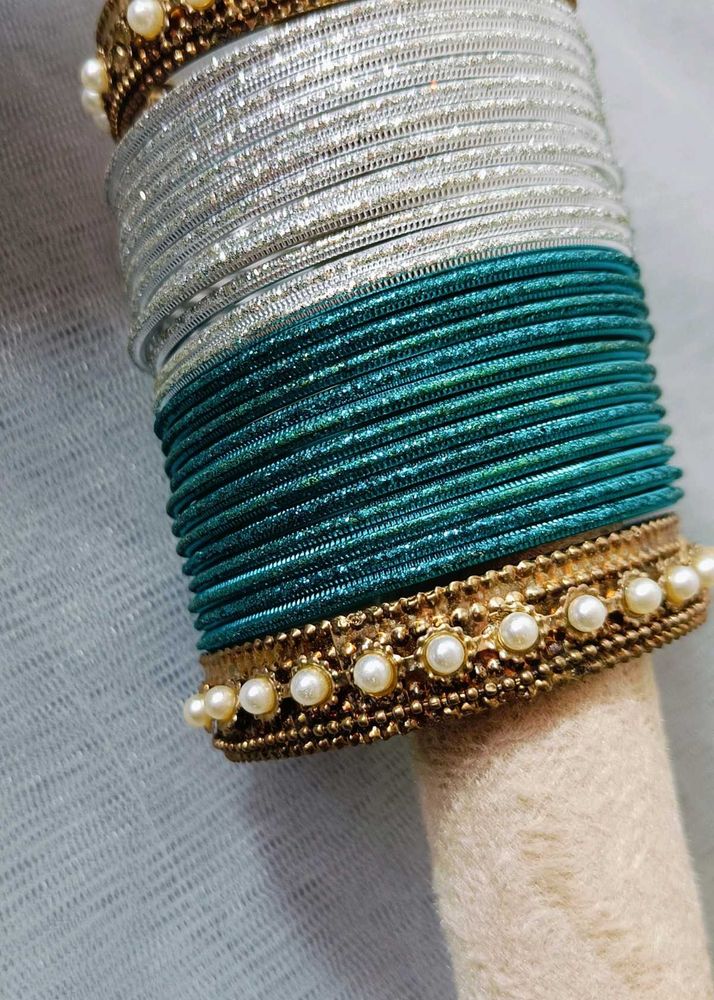 Bangles blue white 24+(2 Kare old)