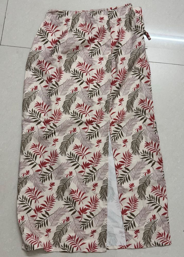 Women front slit Maui &amp; Sons Floral Shorts