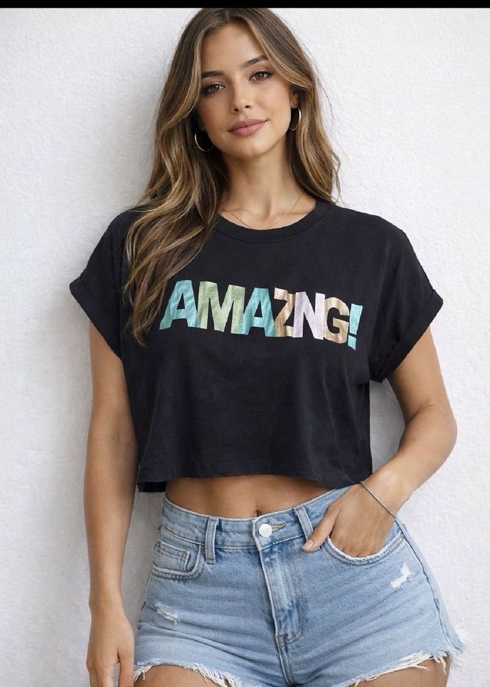 Cropped "Amazing!" Graphic Tee