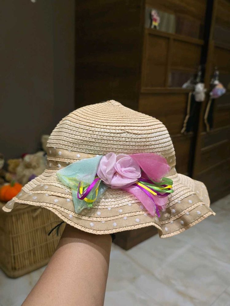 Cute Straw Hat with Flower Detail