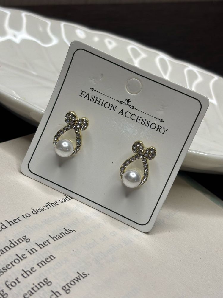 Elegant Pearl &amp; Crystal Bow Earrings