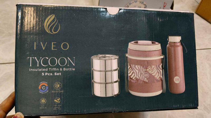 IVE O Tycoon Insulated Tiffin &amp; Bottle Set