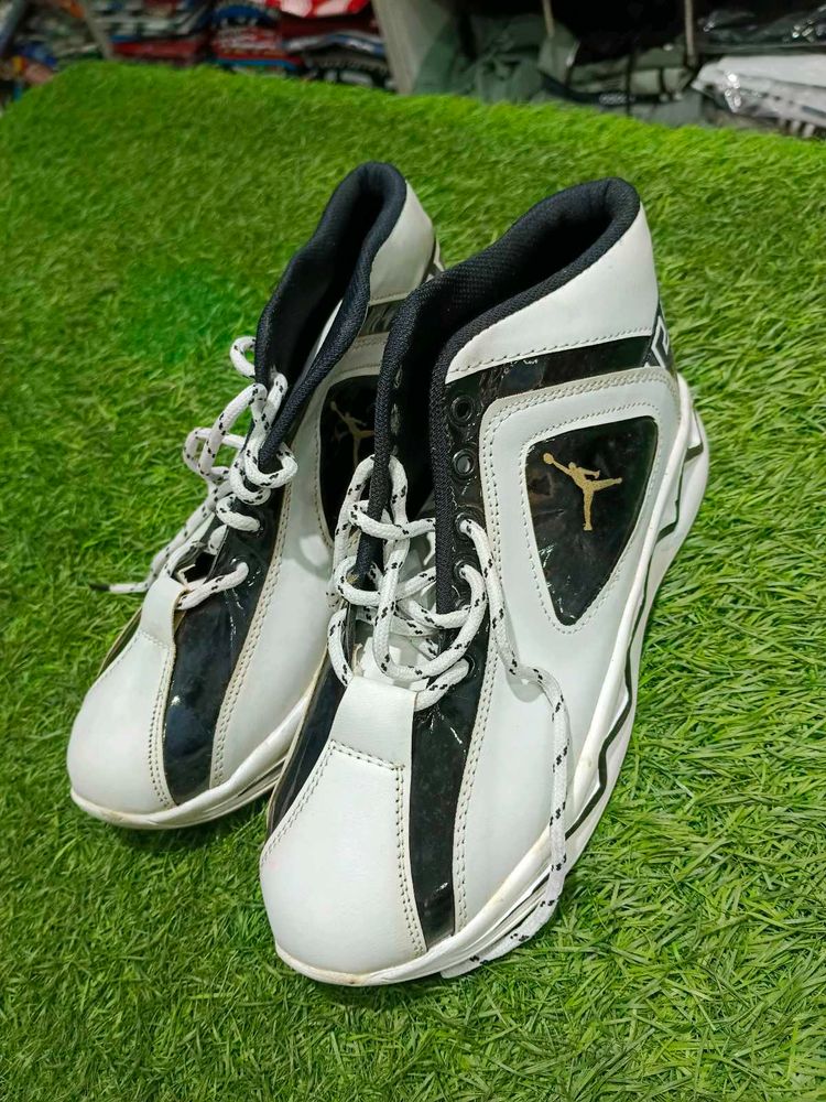 Jordon sneakers new one unused