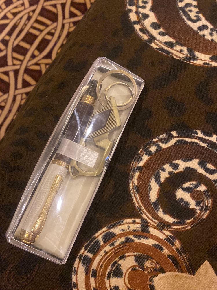 Beautiful Pen And Keychain Gift Set