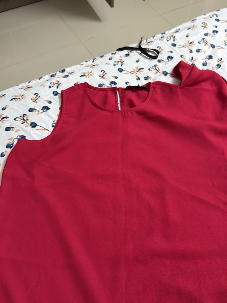 Red Sleeveless Top