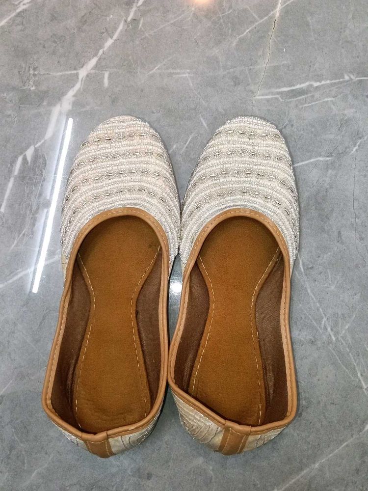 Embroidered Ethnic Jutti Flats
