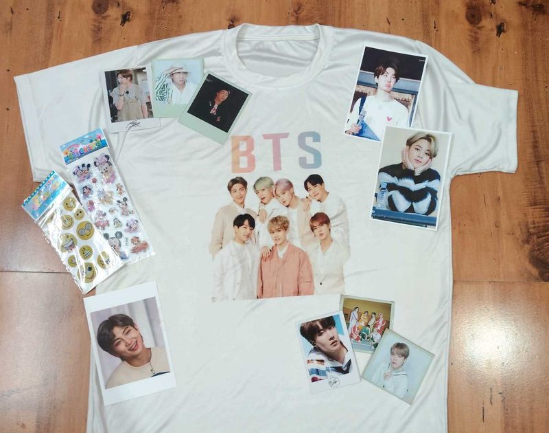BTS T-SHIRT WITH PHOTOCARDS