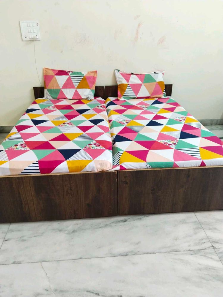 Vibrant Geometric Print Bedsheet Set pack of 2