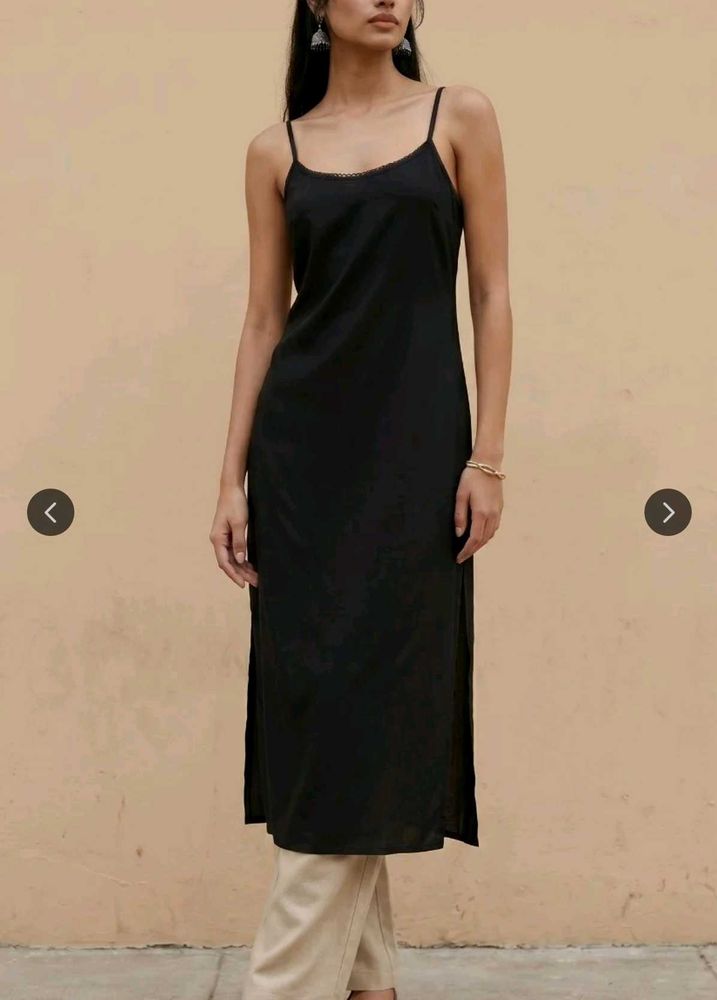 Women Solid Viscose Rayon Straight Kurta( Black)