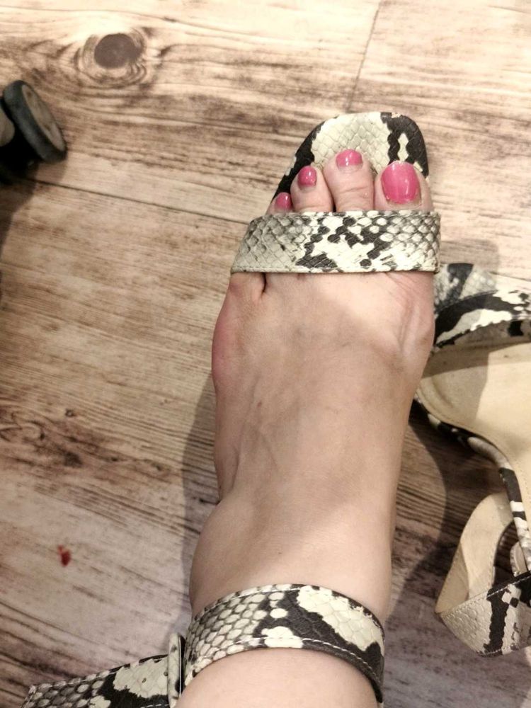 Truffle collection Stylish Snake Print Heels