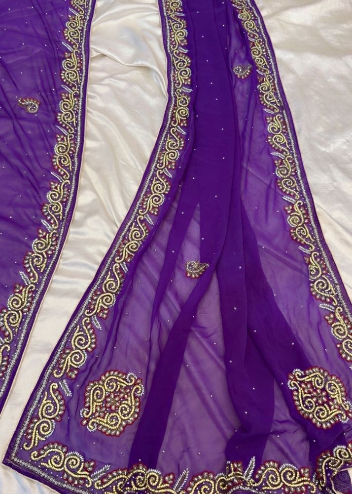embroidered Bodyhugging saree