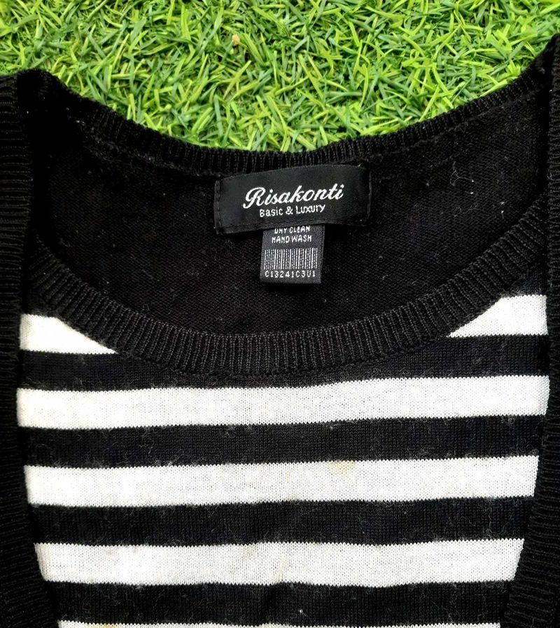 🔥SALE🔥Korean Stripe Sweatshirt M Or L