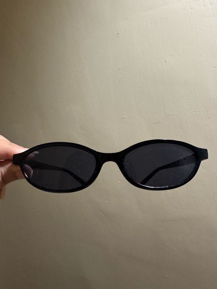 Stylish Black Oval Sunglasses