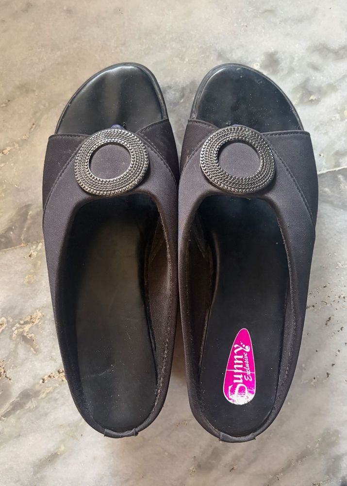 Stylish Black Wedge Sandals