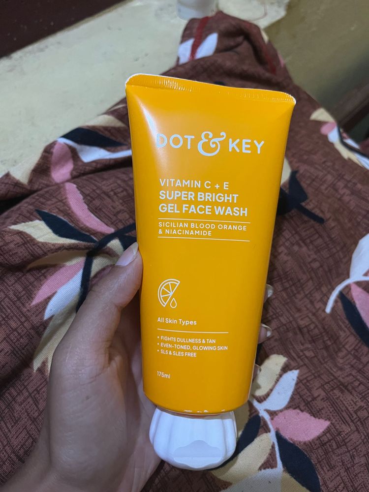 Dot &amp; Key Vitamin C+E Face Wash