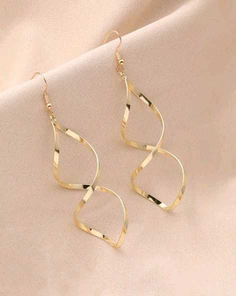 Shein Women Twisted Spiral Design Golden Dangler