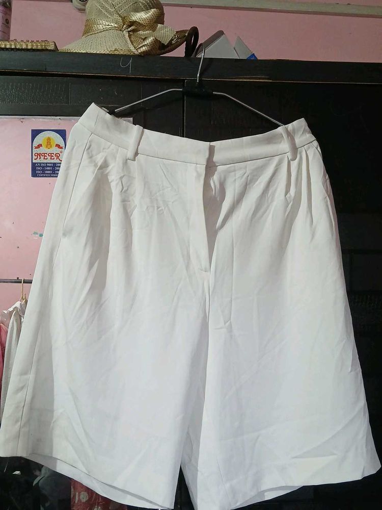 H&amp;M Capri White Pants