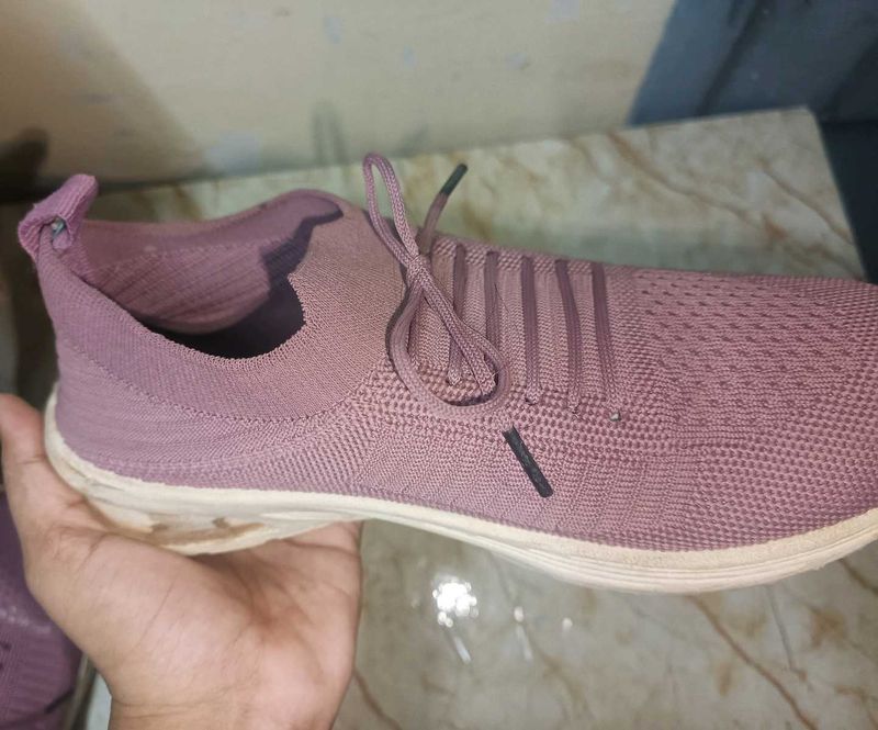 Stylish mauve Sneakers