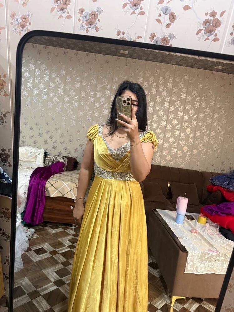 Yellow Embellished Evening Gown🌻🎀🧚🏻‍♀️