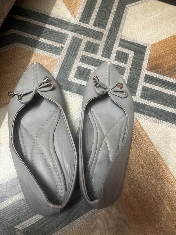 GREY BALLEY