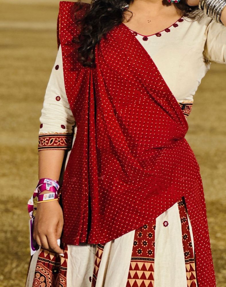 Traditional Red and White gamthi chanhiya choli  S