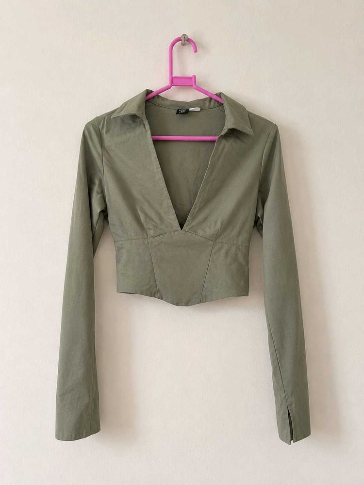 Chic V-Neck Cropped Shirt