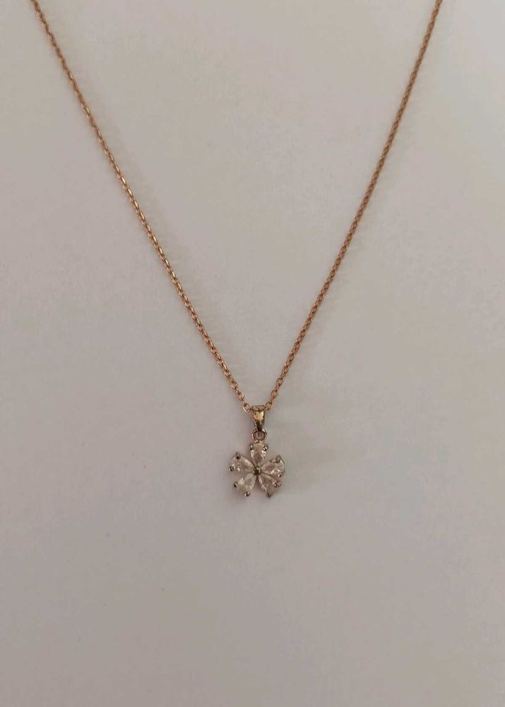 Delicate Flower Pendant Necklace