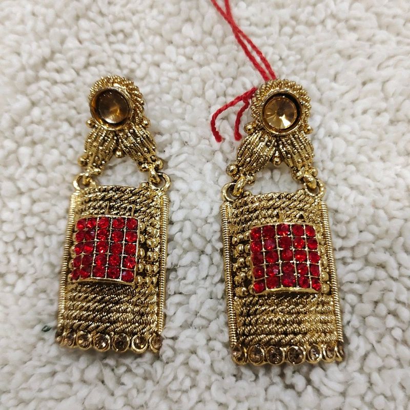 Gold earings