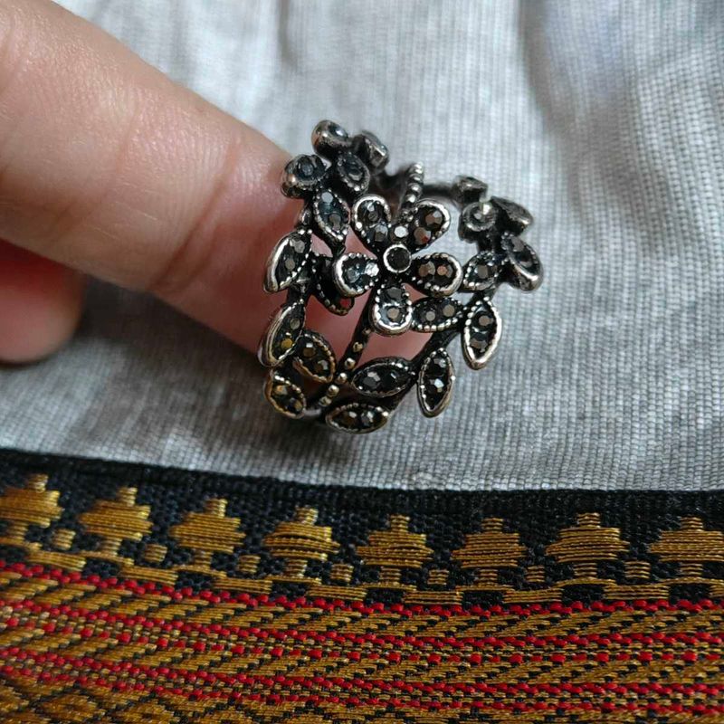 Vintage Floral Ring
