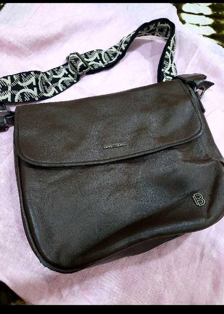 Stylish Brown Crossbody Bag