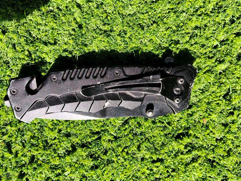 BLACK FOLDING POCKET KNIFECompact EDC