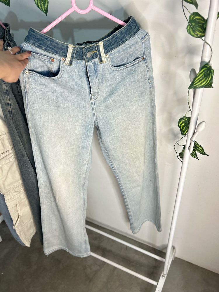 Light Wash Relaxed Fit Jeans