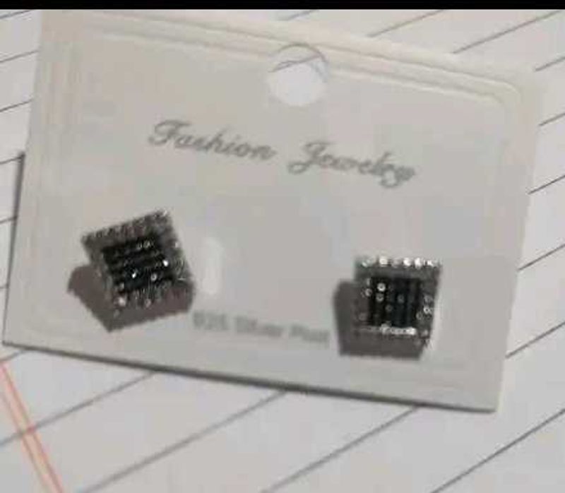Sparkling Square Stud Earrings 925
