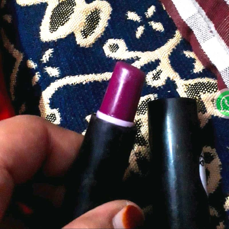 Elle 18 Color Pop Matte Lipstick|| W14|| Berry T