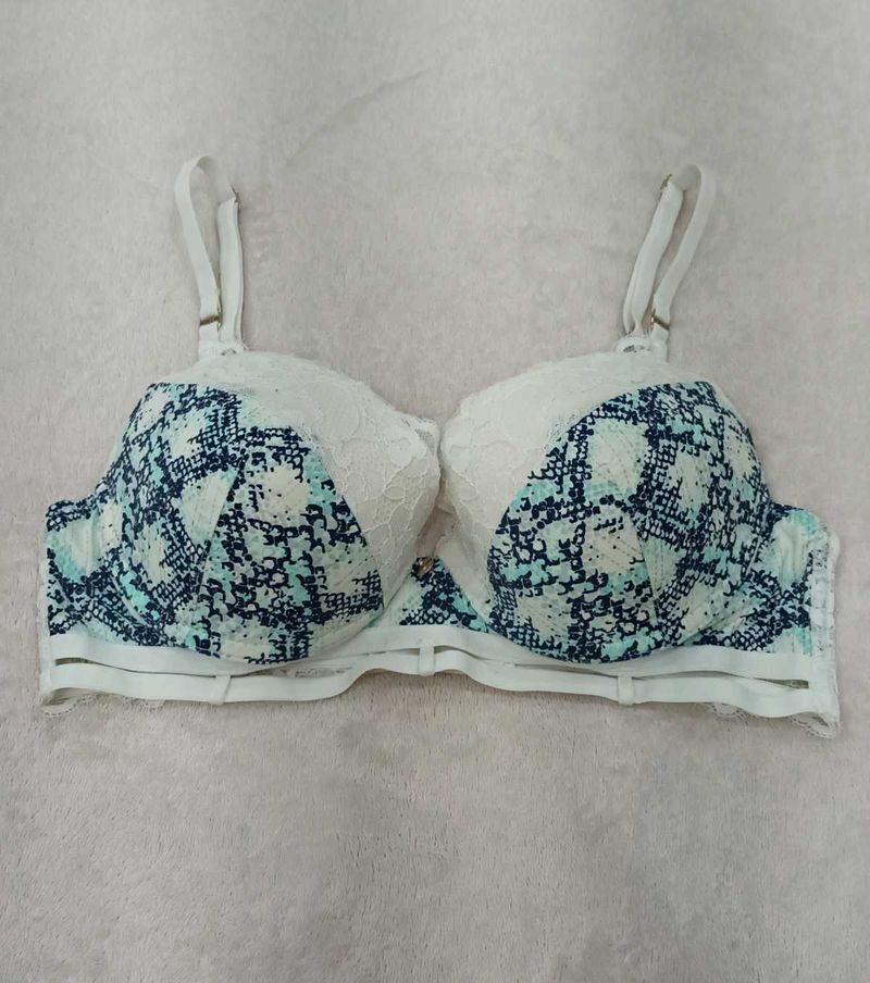 Stylish White &amp; Blue Snake Print Bra