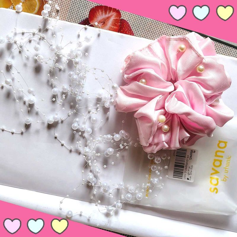 Savana pink pearl scrunchie XL + hair accessories