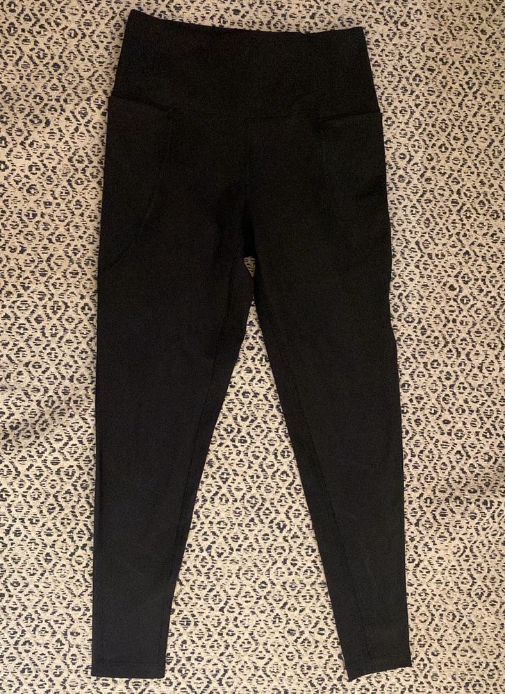 Black High-Waisted Leggings with Pockets