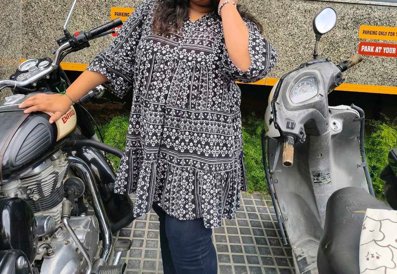 Chic Black &amp; White Printed Kurta