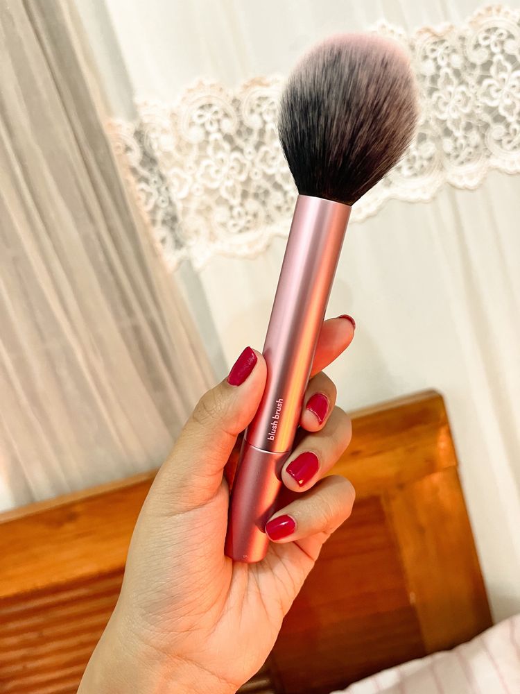 RT Blush Brush+ Expert Face Brush