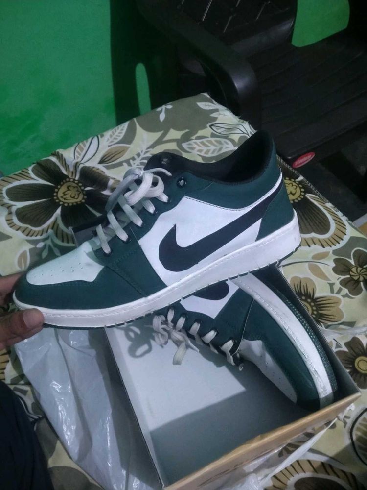 Stylish Green &amp; White Sneakers