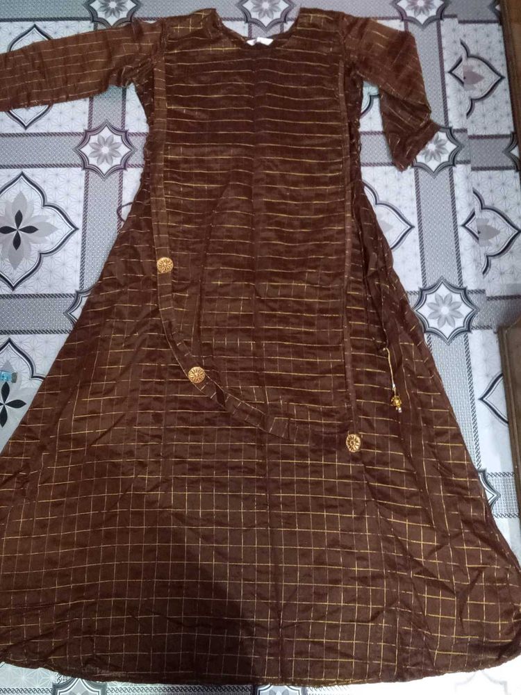 Elegant Brown Checked gown