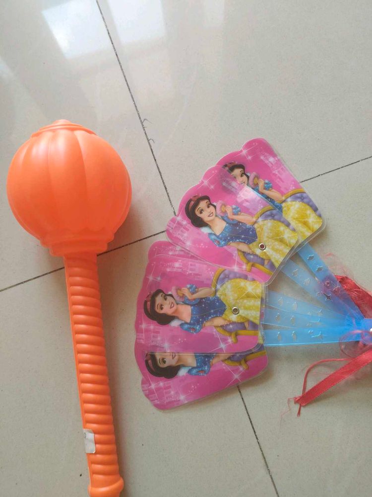 Light-Up Snow White Fan &amp; Toy Hammer Play Set