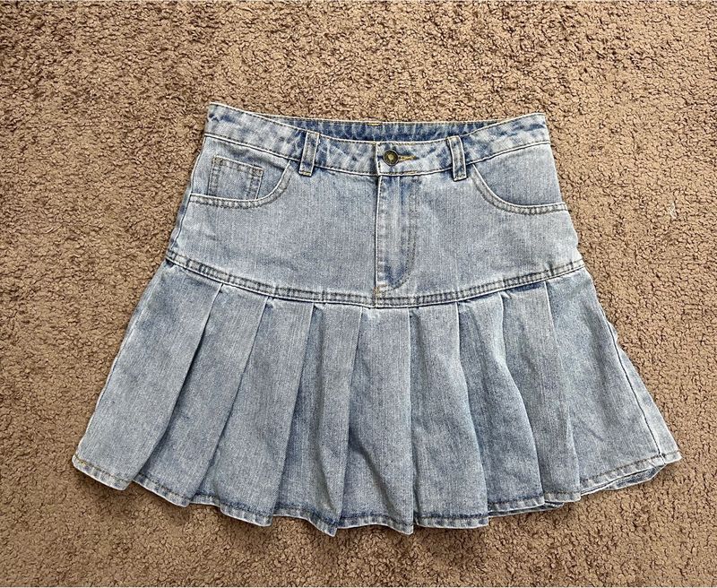Light Wash Pleated Denim Mini Skirt