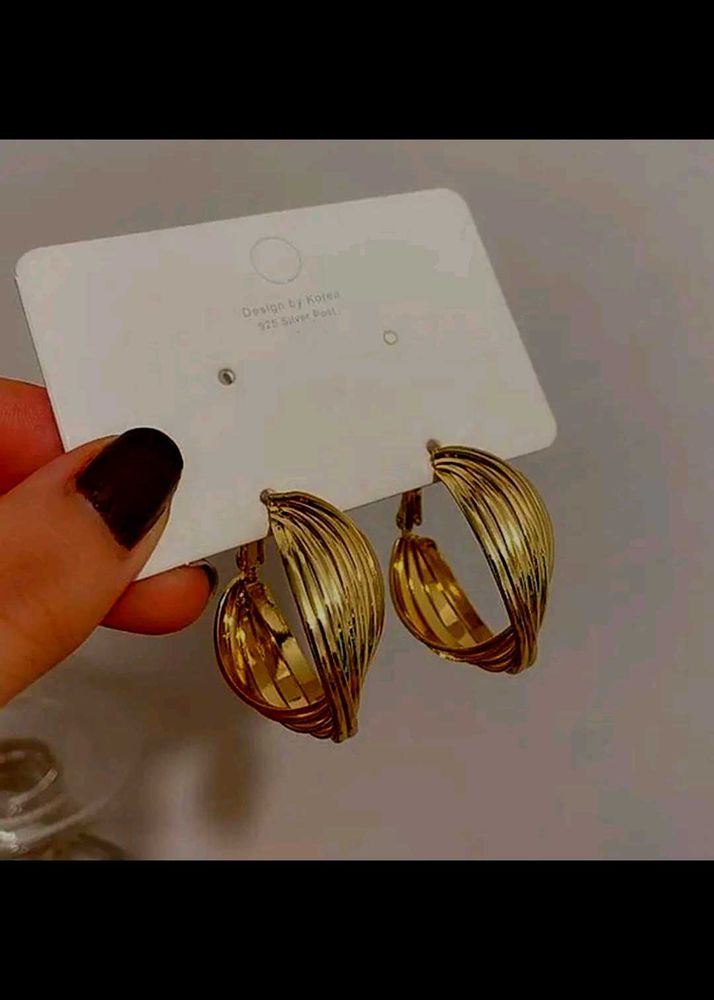 Chic Gold Twisted Hoop Earrings